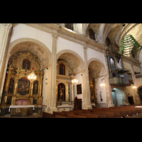 Campanet (Mallorca), Sant Miquel, Seitenschiff mit Altären und Orgel