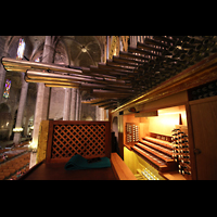 Palma de Mallorca, Catedral La Seu, Chamaden und Spieltisch mit Blick zur Westwand