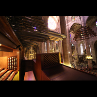 Palma de Mallorca, Catedral La Seu, Chamaden und Spieltisch mit Blick zum Chor