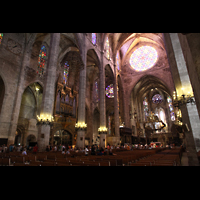 Palma de Mallorca, Catedral La Seu, Nördliches Seitenschiff mit Orgel und Chorraum