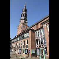 Hamburg, Hauptkirche St. Katharinen, Auenansicht vom Katharinenkirchhof aus gesehen