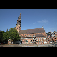 Hamburg, Hauptkirche St. Katharinen, Seitenansicht mit Katharinenkirchhof