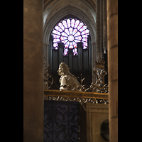 Paris, Cathédrale Notre-Dame, Blick durch den hinteren Chorumgang durchs Hauptschiff zur Orgel