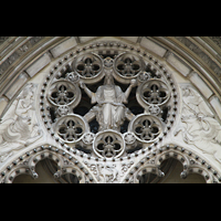 New York City, Episcopal Cathedral of St. John-The-Divine, Ornamentik über dem Hauptportal
