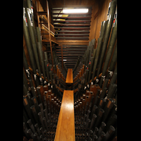 Philadelphia, Irvine Auditorium ('Curtis Organ'), Pfeifenkammer der schwellbaren Great Division; oben links die Harfe