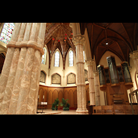 Chicago, Cathedral of the Holy Name, Rechtes Seitenschiff mit Chororgel und Blick zum Chor