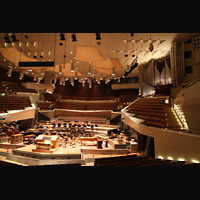 Berlin, Philharmonie, Innenraum mit Orchesterbhne und Orgel