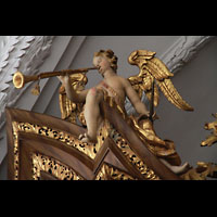 Bamberg, St. Stephan, Figurenschmuck und Verzierungen am Orgelprospekt