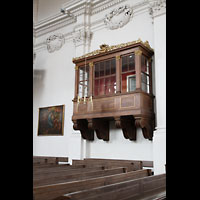 Bamberg, St. Stephan, Holztribühne im Orgel-Querschiff