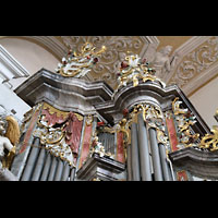 Bamberg, Pfarrkirche Unserer Lieben Frau, Figurenschmuck und Verzierungen am Orgelprospekt