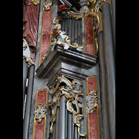 Bamberg, Pfarrkirche Unserer Lieben Frau, Figurenschmuck und Verzierungen am Orgelprospekt