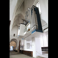 Lübeck, Dom, Nördliches Seitenschiff mit Orgel, Blick Richtung Westfassade