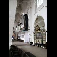Lübeck, Dom, Nördliches Seitenschiff mit Orgel, Blick Richtung Westfassade