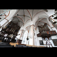 Lbeck, St. Jakobi, Innenraum mit groer und kleiner Orgel
