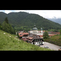 Ettal, Benediktinerabtei, Klosterkirche, Blick vom Ettaler Hhenweg auf die Klosteranlage