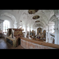 Irsee, St. Peter und Paul (ehem. Abteikirche), Blick über das Rückpositiv in den Innenraum