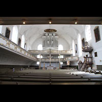 Kaufbeuren, Dreifaltigkeitskirche, Innenraum in Richtung Orgel