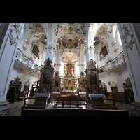 Andechs, Wallfahrtskirche (Klosterkirche), Innenraum in Richtung Chor