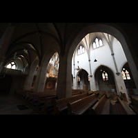 St. Ottilien, Erzabtei, Klosterkirche, Blick vom nrdlichen Seitenschiff ins Hauptschiff mit Orgel