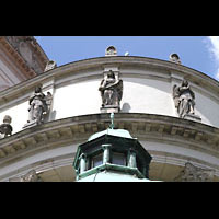 Mnchen (Munich), St. Margaret, Figurenschmuck an der Auenfassade im Chor