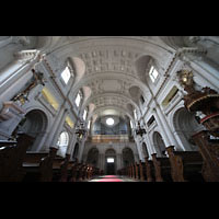 München (Munich), St. Margaret, Innenraum in Richtung Orgel
