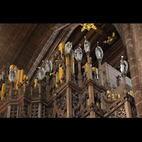 Chester, Cathedral, Figurenschmuck auf dem Dach der Orgel