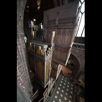 Chester, Cathedral, Seitlicher Blick von der Balustrade des Nordschiffs auf die Orgel