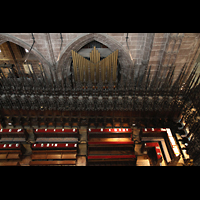 Chester, Cathedral, Pfeifen des Choir und Chorgestühl von oben
