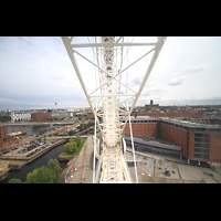 Liverpool, Anglican Cathedral, Echo Wheel mit Blick zur Kathedrale