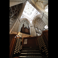 York, Minster (Cathedral Church of St Peter), Spieltisch in der Vierung mit Orgel