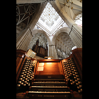 York, Minster (Cathedral Church of St Peter), Spieltisch in der Vierung mit Orgel