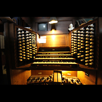York, Minster (Cathedral Church of St Peter), Fester Spieltisch an der Orgel (identisch zum Spieltisch in der Vierung)