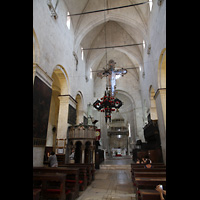 Trogir, Katedrala sv. Lovre (St. Laurentius), Langschiff und Chorraum mit Kanzel (links) und Ziborium (Mitte hinten)