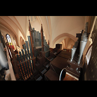 Berlin, St. Afra, Institut St. Philipp Neri, Blick vom Dach der Orgel in die Kirche, links: Trombone, rechts: Tuba, Mitte: Open Diapason