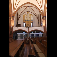 Berlin, Pauluskirche, Seitenschiff mit Bach-Orgel
