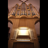 Berlin, Pauluskirche, Bach-Orgel - Spieltisch und Prospekt