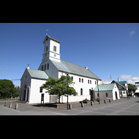Reykjavík, Dómkirkja (Ev. Dom), Außenansicht vom Kirkjutorg
