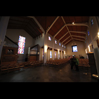 Skálholt, Skáholtskirkja, Innenraum in Richtung Rückwand mit Orgel im Querhaus