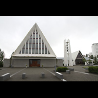 Reykjavík, Langholtskirkja, Fassade und Kirchturm
