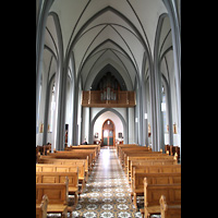 Reykjavík, Landakotskirkja, Dómkirkja Krists Konungs, Christkönigs-Kathedrale), Innenraum in Richtung Orgel
