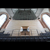 Neubrandenburg, Konzertkirche St. Marien, Orgel mit Spieltisch perspektivisch