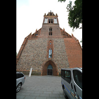 Neubrandenburg, Konzertkirche St. Marien, Fassade der Konzertkirche mit Turm