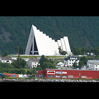 Tromsø, Ishavskatedralen (Eismeer-Kathedrale), Ansicht vom Hafen / Hurtigruten-Anleger aus