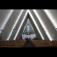 Tromsø, Ishavskatedralen (Eismeer-Kathedrale), Innenraum in Richtung Chor