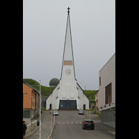 Vard, Kirke, Fassade mit Turm