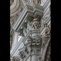 Kapitell an einer Hauptschiffsäule Passau, Dom St. Stephan, Kapitell an einer Hauptschiffsäule