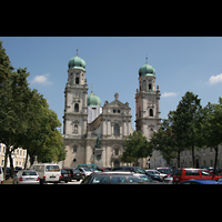 Dom vom Domplatz aus Passau, Dom St. Stephan, Dom vom Domplatz aus