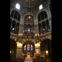 Aachen, Dom St. Marien, Oktogon mit Barbarossaleuchter und Hauptorgel