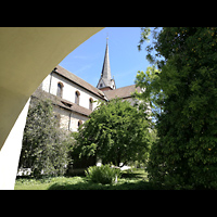 Schaffhausen, Münster (ehem. Kloster zu Allerheiligen), Blick durch den Kreuzgang zum Querhaus und Turm