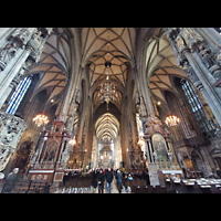 Wien (Vienna), Stephansdom, Innenraum in Richtung Chor